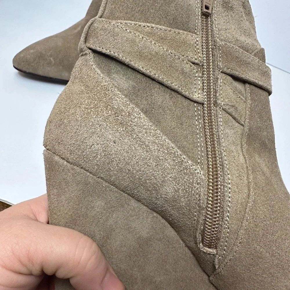 Charles David Women’s Taupe Suede Wedges Size 37 (6.5)